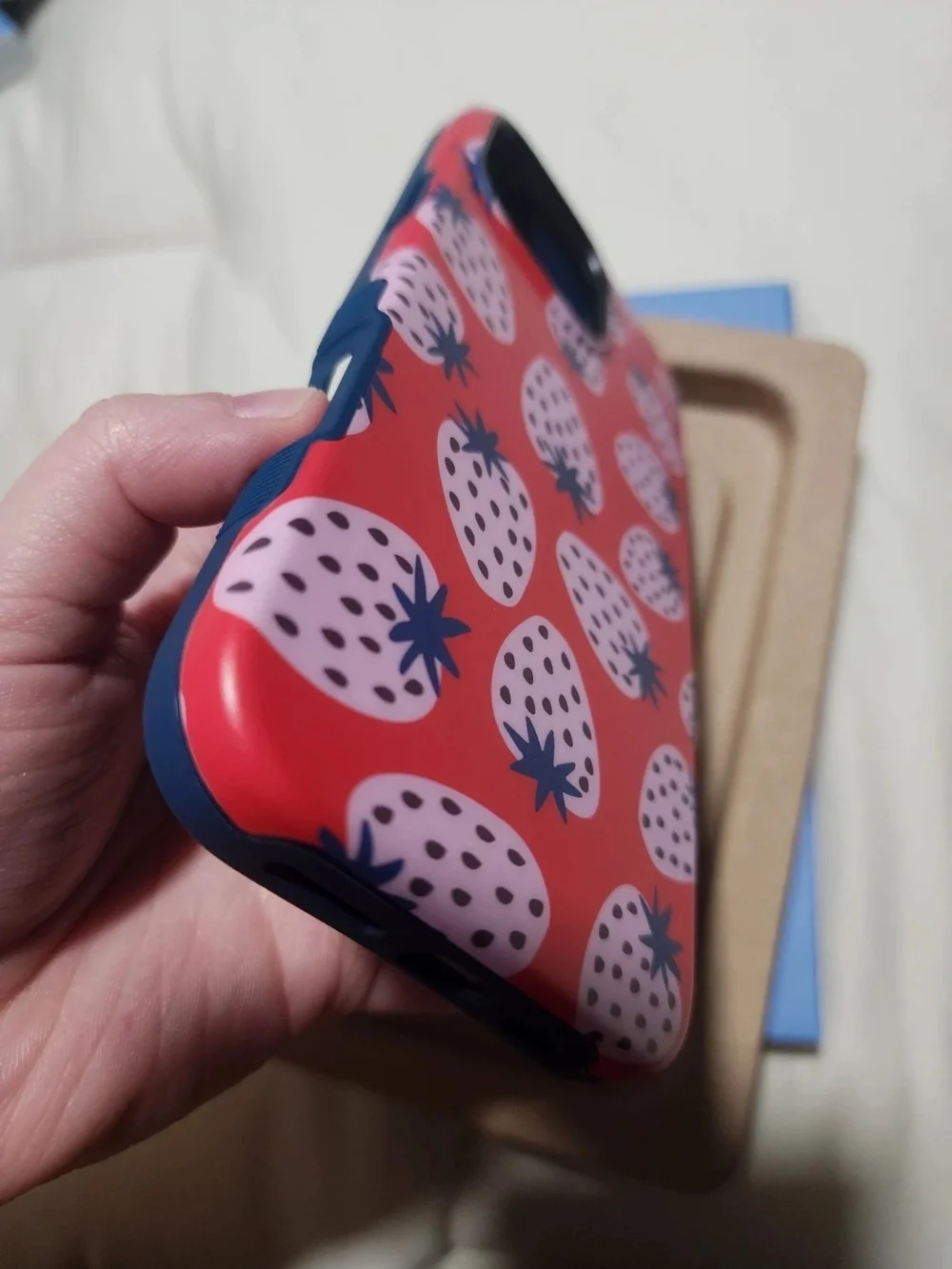 Casely iphone 16 pro max strawberry case